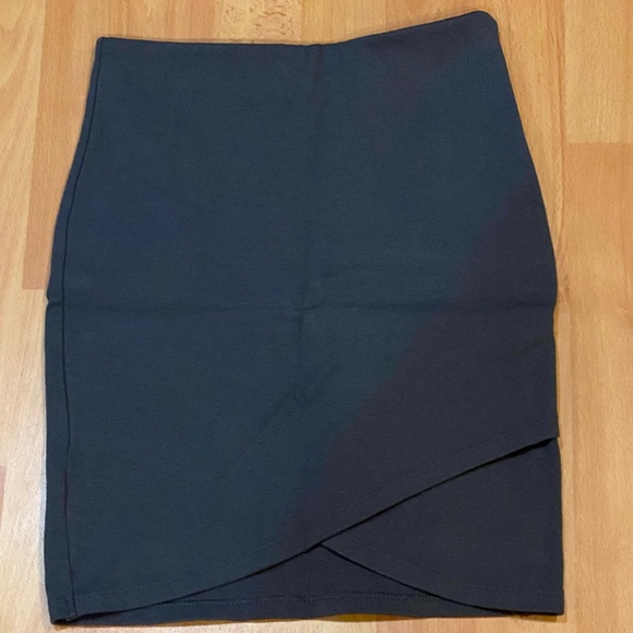 Aritzia Sunday Best Primrose Skirt Dark Grey XXS - Picture 1 of 4